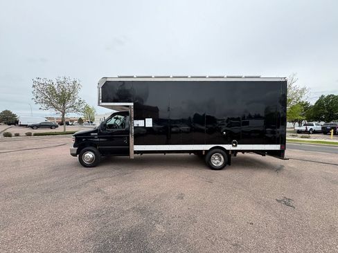 Used 2016 Ford E-450 and Econoline 450 Super Duty RWD image 2