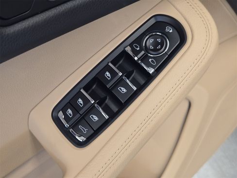 Used 2025 Porsche Macan image 15