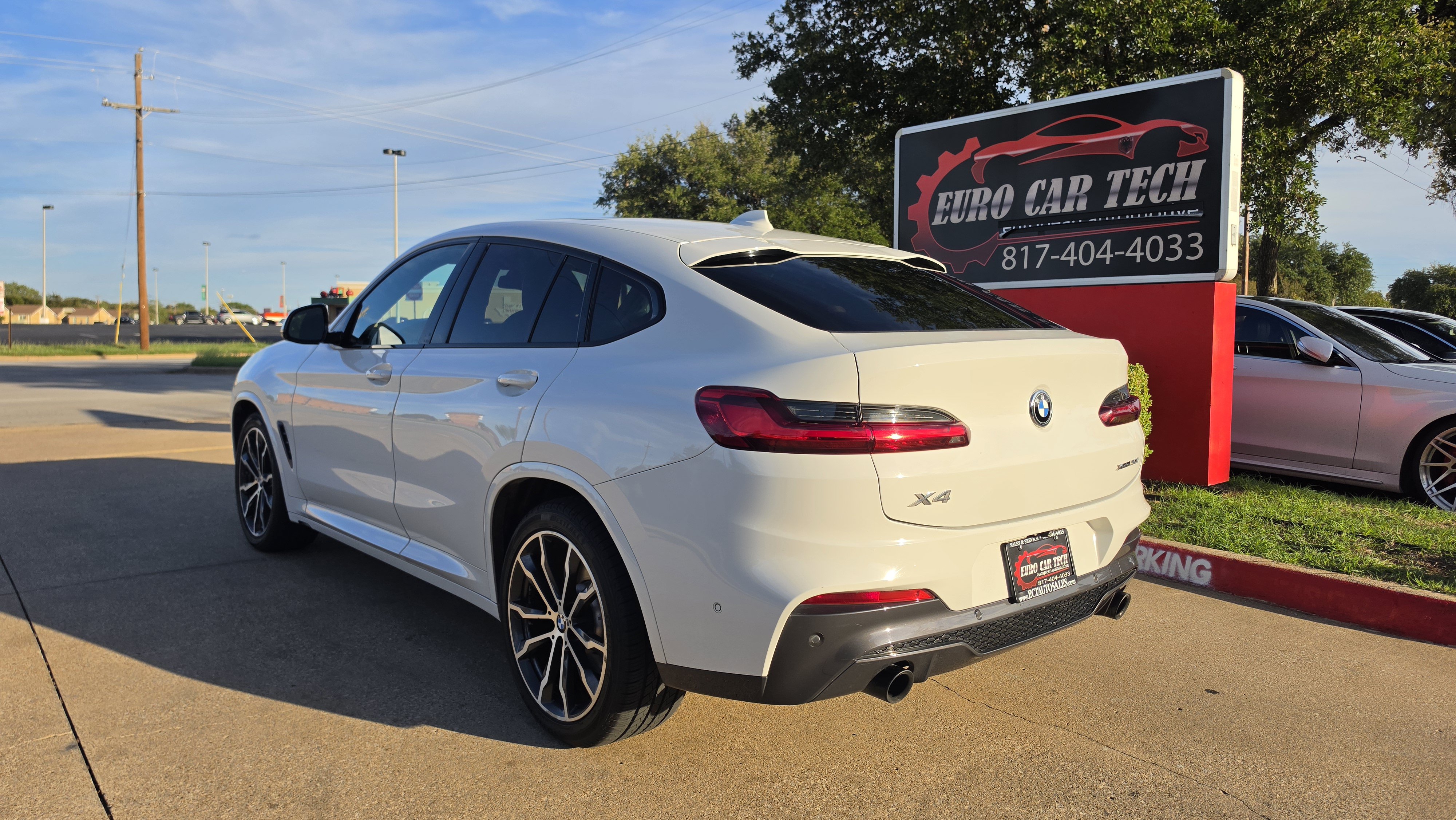 Used 2019 BMW X4 xDrive30i w/ Executive Package AWD/4WD image 3