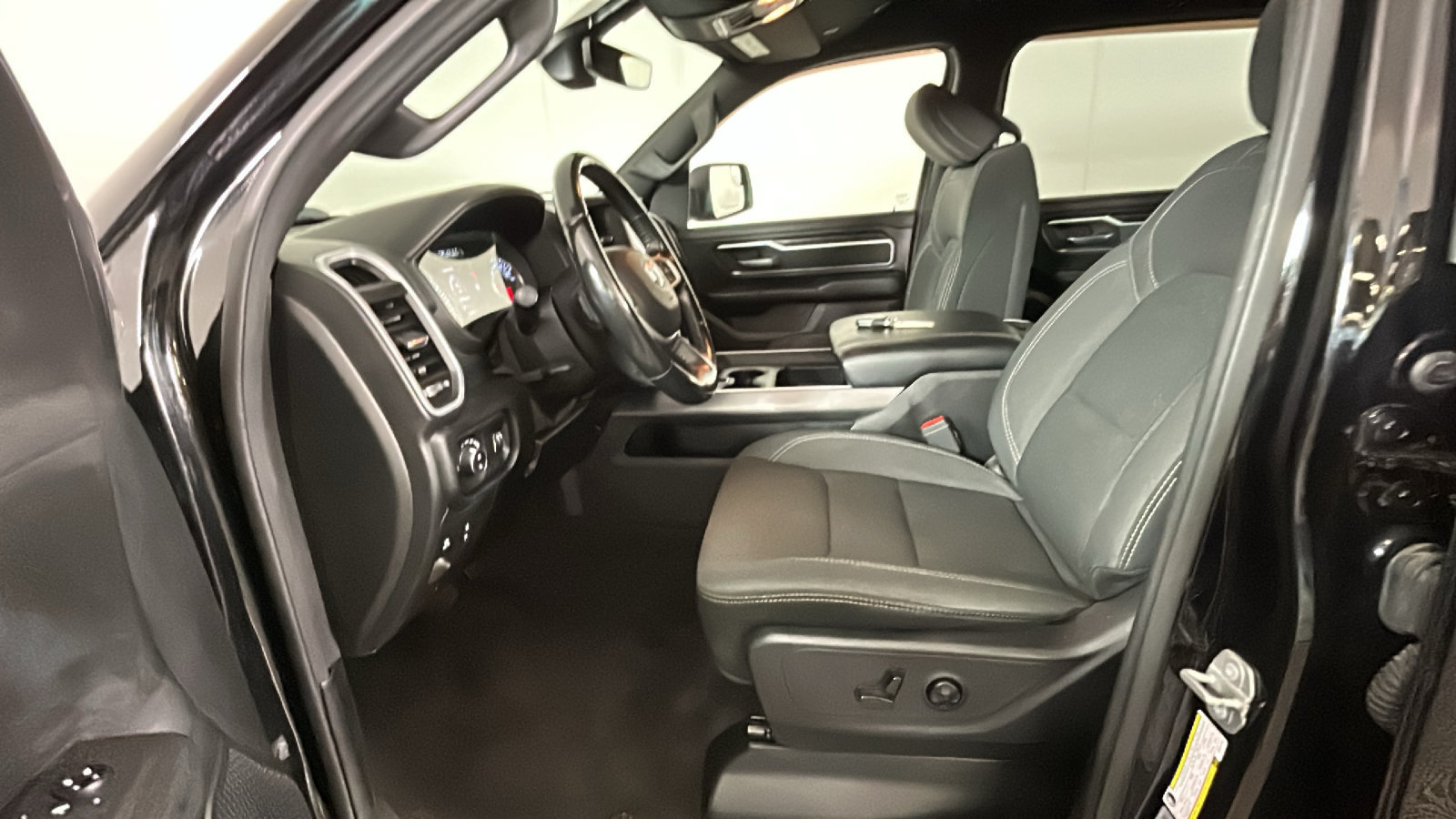 Used 2021 RAM 1500 Big Horn AWD/4WD image 14