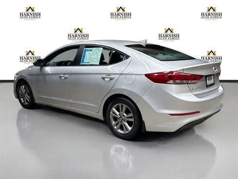 Used 2017 Hyundai Elantra SE image 7