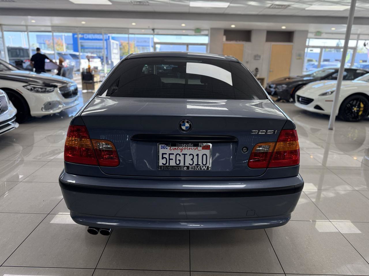 Used 2004 BMW 325i Sedan RWD image 5