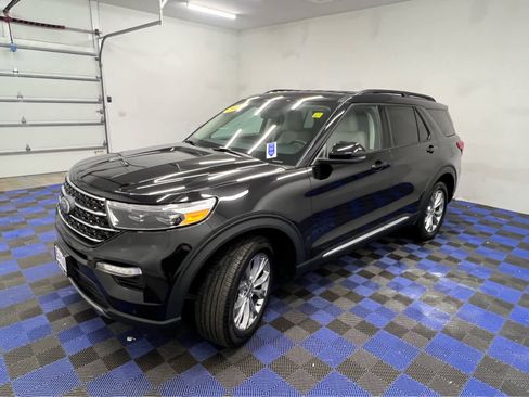 Used 2024 Ford Explorer XLT w/ Equipment Group 202A image 9