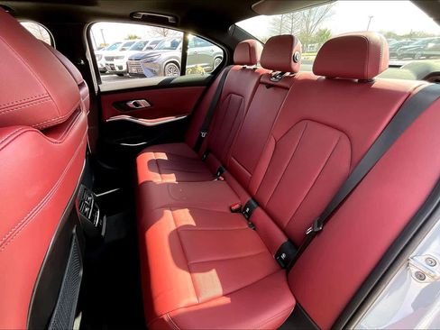 Used 2023 BMW 330i Sedan w/ M Sport Package image 18