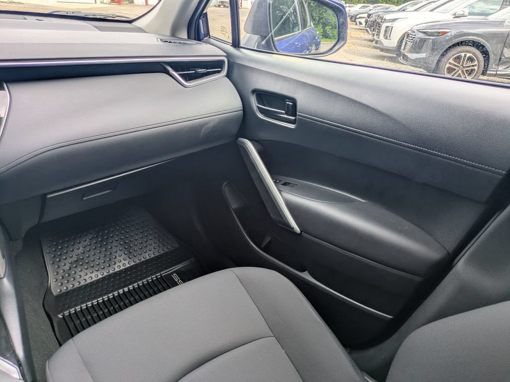 Used 2023 Toyota Corolla Cross LE AWD/4WD image 17