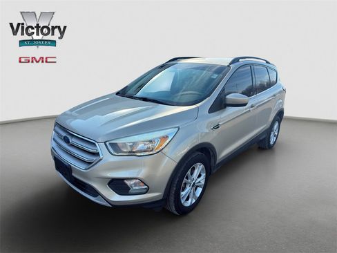 Used 2018 Ford Escape SE image 3