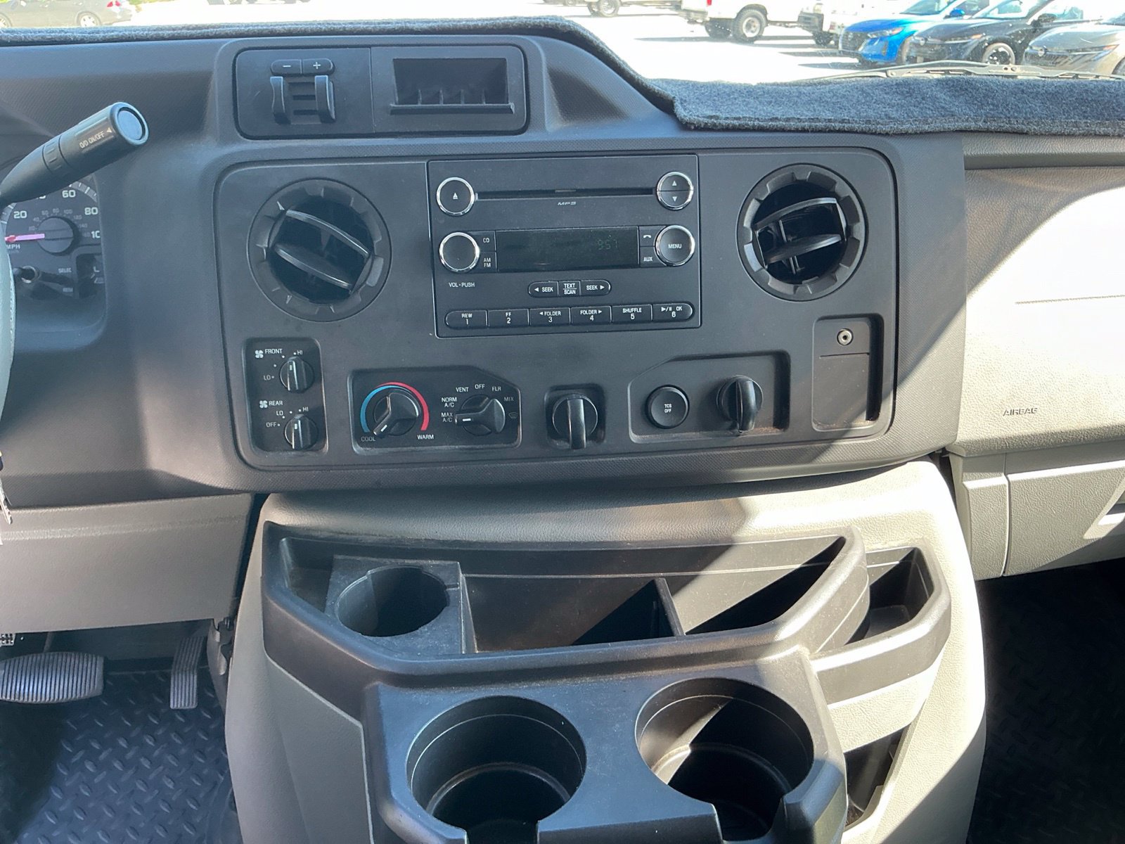 Used 2014 Ford E-350 and Econoline 350 XLT RWD image 17