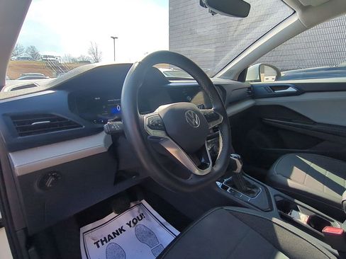 Used 2024 Volkswagen Taos SE image 15