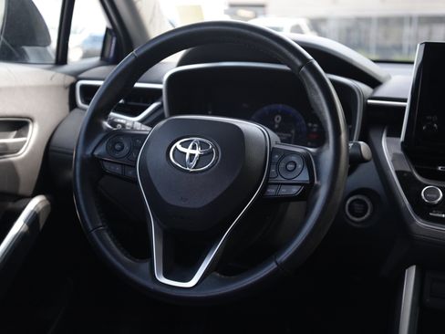 Used 2023 Toyota Corolla Cross XLE AWD/4WD image 7