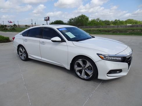 Certified 2018 Honda Accord Touring image 3