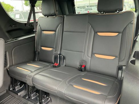 Used 2023 GMC Yukon XL AT4 w/ AT4 Premium Plus Package AWD/4WD image 18