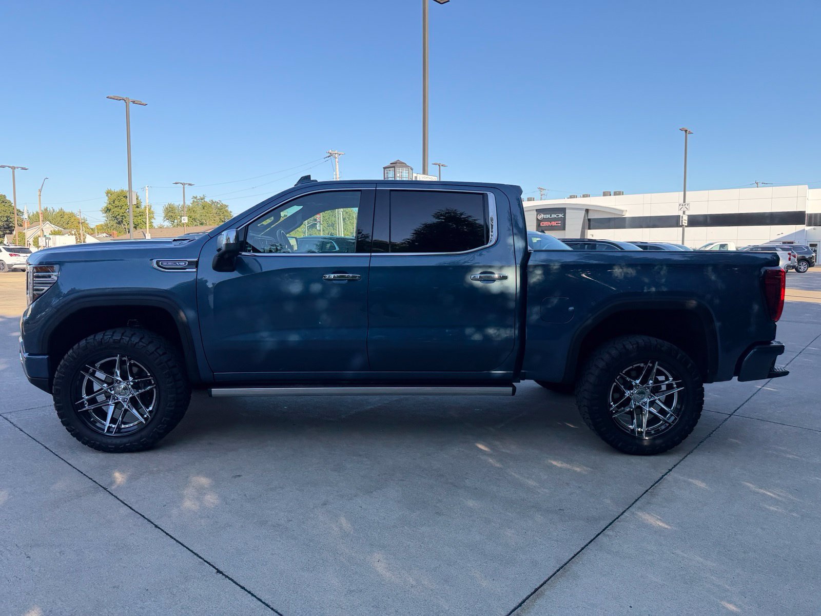 Used 2025 GMC Sierra 1500 Denali AWD/4WD image 7