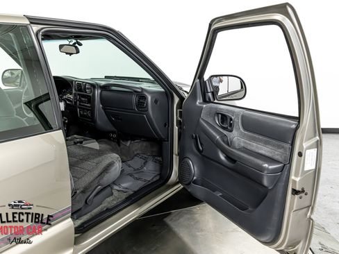 Used 2000 Chevrolet S10 Pickup LS w/ Preferred Equipment Group RWD image 97
