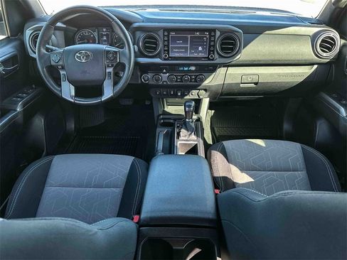 Used 2021 Toyota Tacoma TRD Off-Road image 11