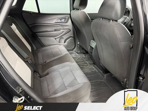 Used 2024 Chevrolet Trax RS FWD image 12