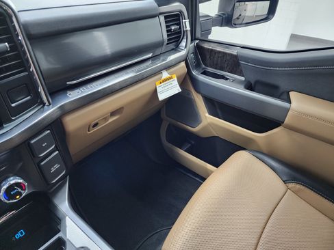 Used 2023 Ford F250 Lariat w/ Sport Appearance Package image 12