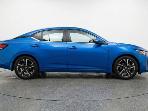Used 2025 Nissan Sentra SV FWD image 11