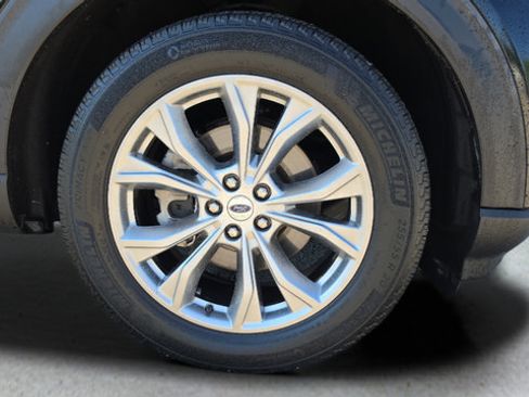 Used 2020 Ford Explorer XLT w/ Equipment Group 202A AWD/4WD image 32