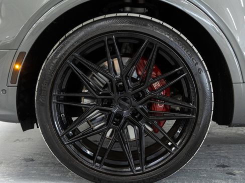 Used 2021 Bentley Bentayga image 15