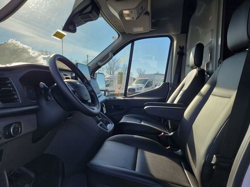 New 2026 Ford Transit 250 148 Medium Roof image 17