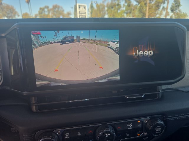 Used 2026 Jeep Wrangler Unlimited Sahara AWD/4WD image 16