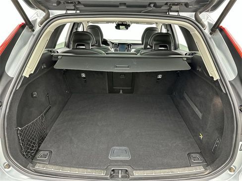 Used 2018 Volvo XC60 T6 Momentum w/ Convenience Package image 24