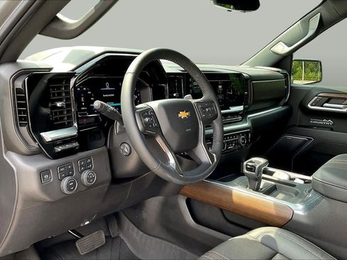 Used 2026 Chevrolet Silverado 1500 High Country w/ High Country Premium Package AWD/4WD image 35