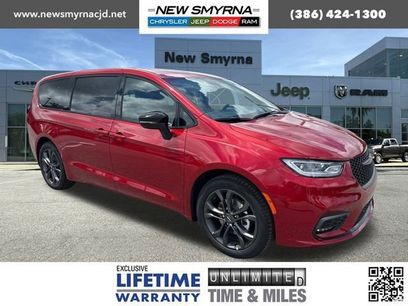 New 2026 Chrysler Pacifica Select