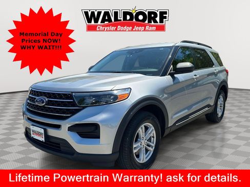 Used 2023 Ford Explorer XLT AWD/4WD image 3