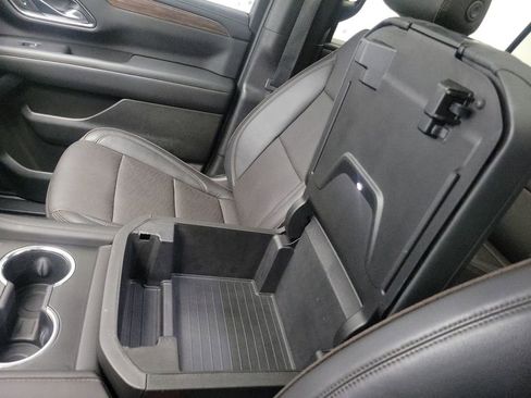 Used 2023 Chevrolet Suburban High Country w/ Premium Package image 31