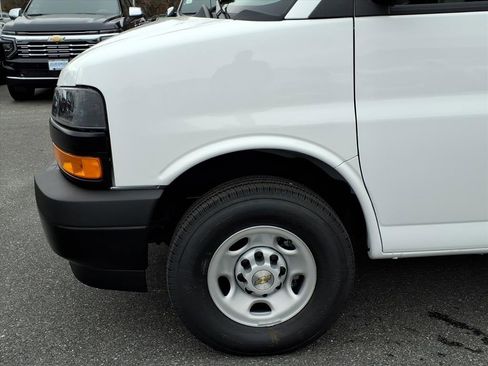 New 2025 Chevrolet Express 2500 image 7