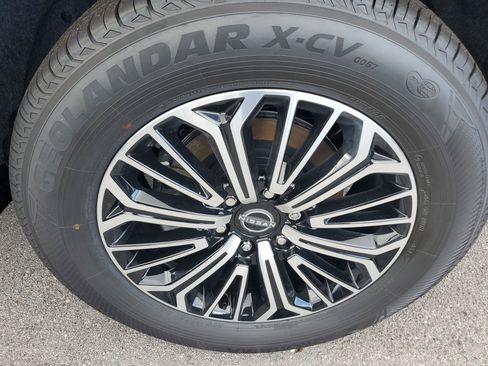 New 2025 Nissan Armada SL w/ Captain's Chari Seat Package image 8