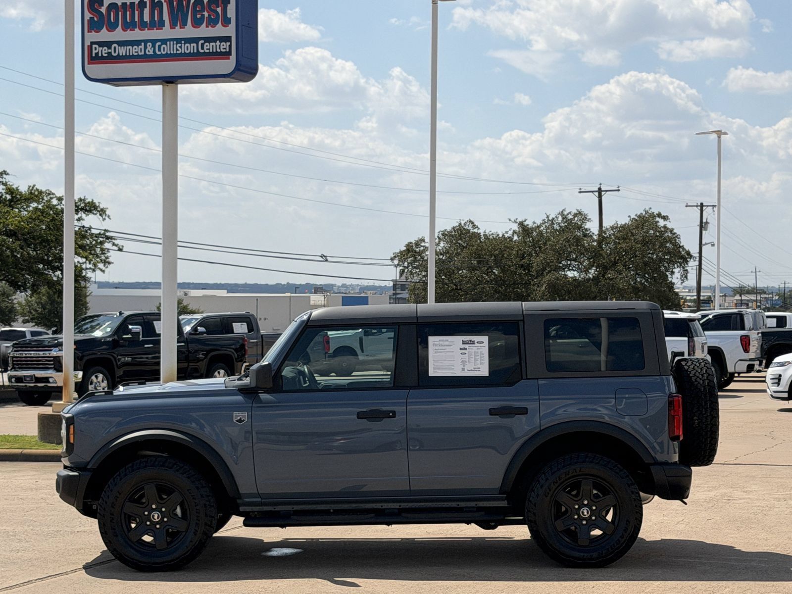 Used 2025 Ford Bronco Big Bend w/ Black Diamond Package AWD/4WD image 7