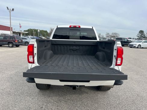 Used 2018 Chevrolet Silverado 1500 High Country image 12