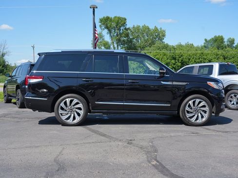 Used 2023 Lincoln Navigator Reserve AWD/4WD image 2
