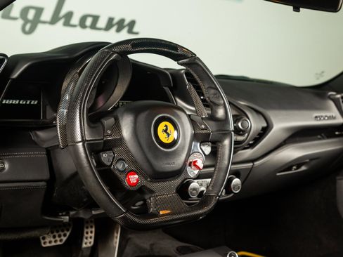 Used 2016 Ferrari 488 GTB RWD image 2