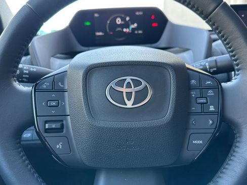 Used 2025 Toyota bZ4X AWD image 30