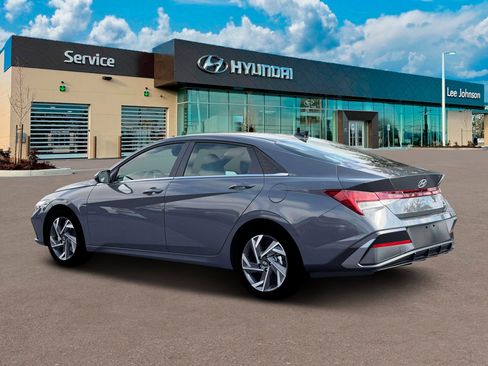 New 2026 Hyundai Elantra Limited FWD image 4