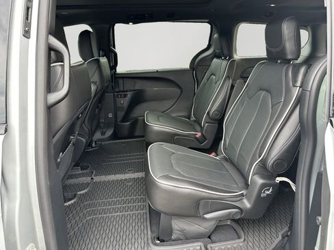 New 2026 Chrysler Pacifica Limited w/ S Appearance Package image 15