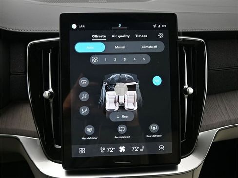 New 2026 Volvo XC90 B6 Ultra image 17