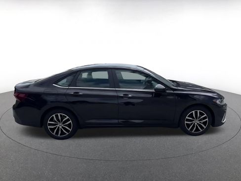 Used 2025 Volkswagen Jetta SE FWD image 16