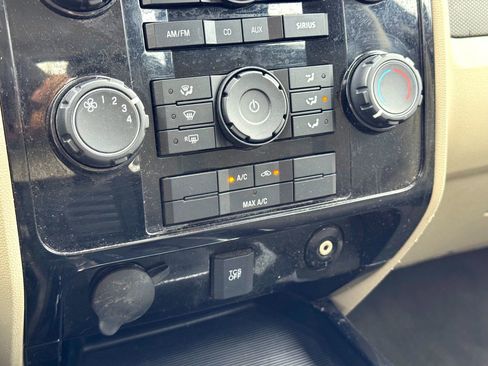 Used 2011 MAZDA Tribute i Sport image 26