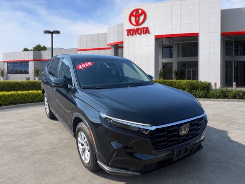 Used 2025 Honda CR-V LX image 1
