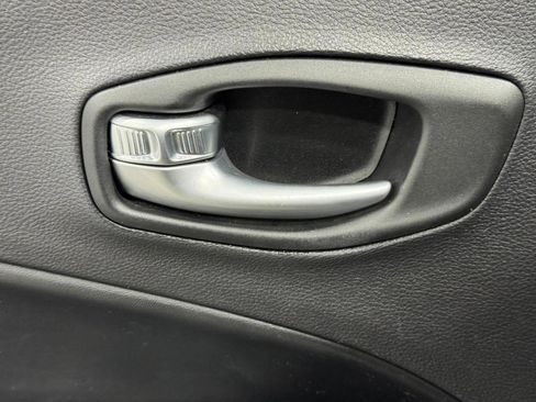 Used 2018 Jeep Compass Limited w/ Navigation Group image 24