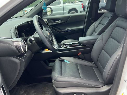 Used 2026 Chevrolet Equinox LT w/ Convenience Package II FWD image 10