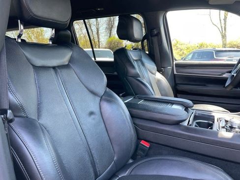 Certified 2024 Jeep Wagoneer L Series II w/ Flexible Seating Group AWD/4WD image 16
