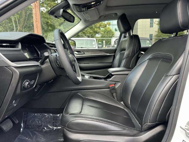 Used 2023 Jeep Grand Cherokee L Limited AWD/4WD image 16