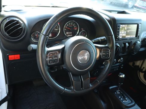 Used 2018 Jeep Wrangler Rubicon AWD/4WD image 23