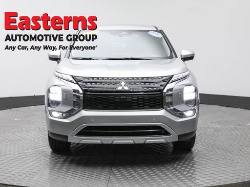 Used 2024 Mitsubishi Outlander SE image 2