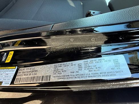 Used 2023 Jeep Gladiator Sport image 32